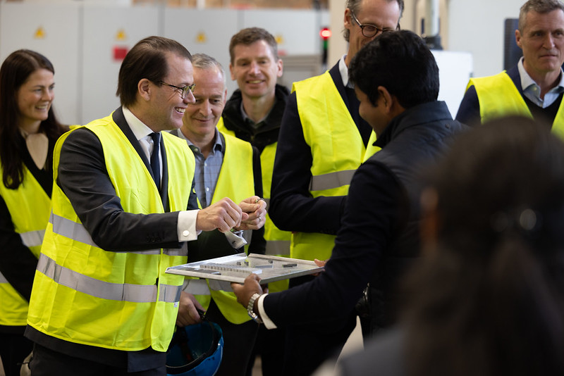 Prinsen med flera i gula v&auml;star